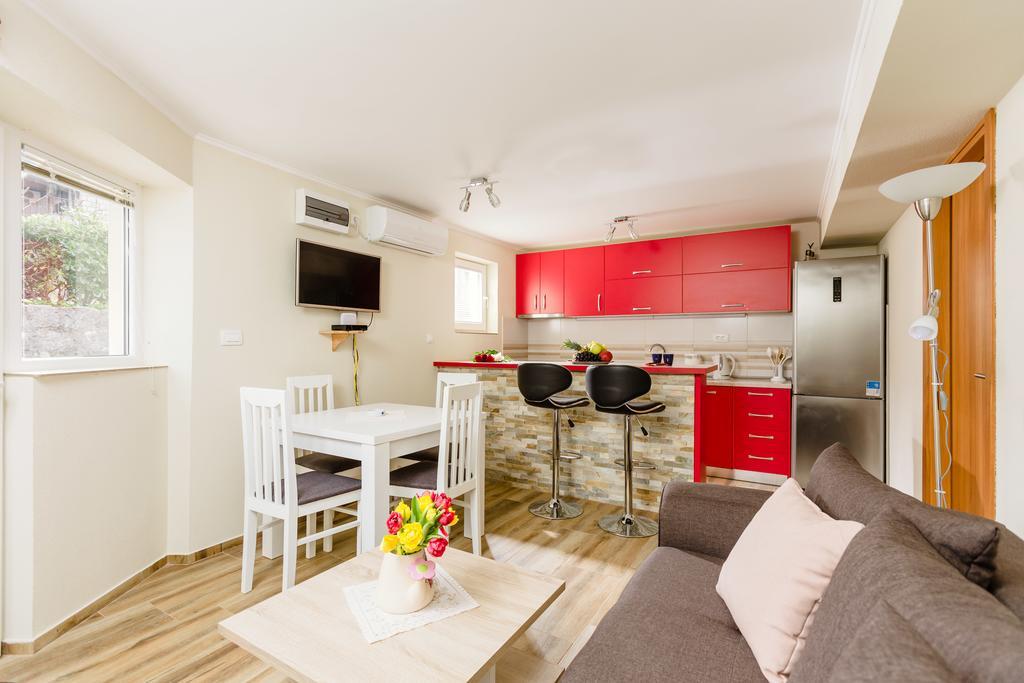 Sea Holiday Muo With Sea And City View Kotor Ngoại thất bức ảnh
